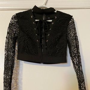 black long-sleeve lace crop-top